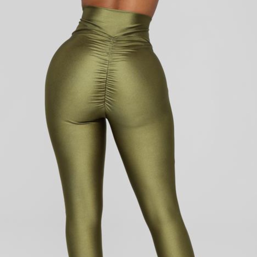 ***LEGGINGS BRAND NEW ***